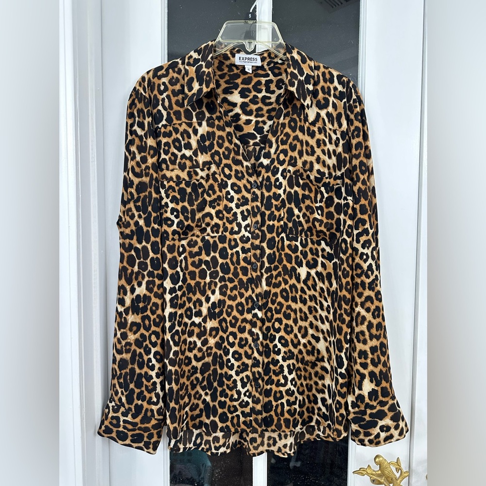 EXPRESS Leopard Print Portofino Shirt (Size XL)